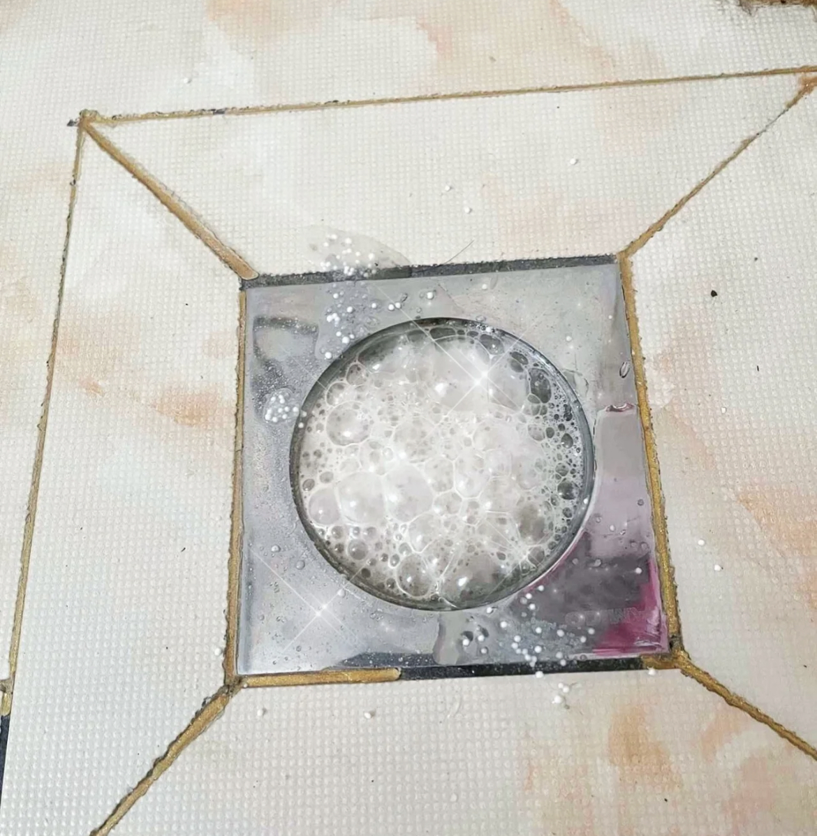 卫生间墙壁水垢清洁小妙招,卫生间水垢霉斑清洁剂