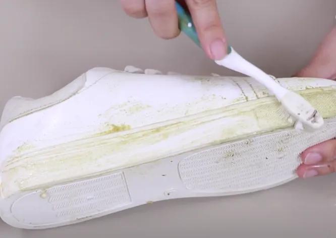白鞋边脏了如何清理,白鞋边脏了怎么清洗最快
