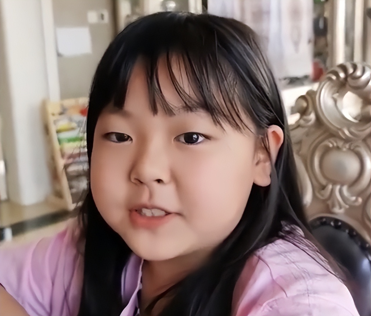 北京女孩头发被梳子卡住,女孩子头被梳子卡住