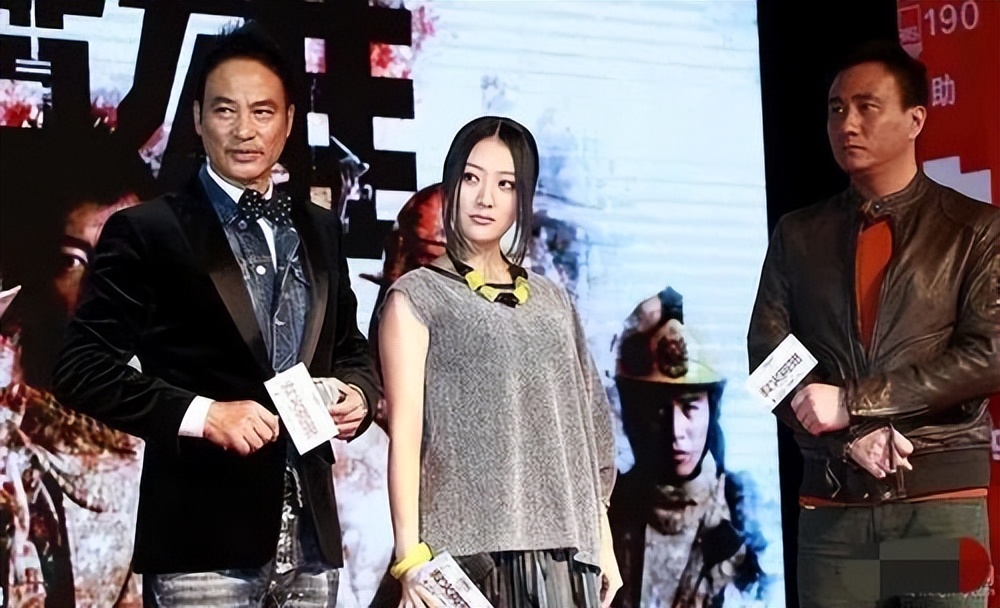 她是英皇在内地一姐,靠成龙力捧出演《神话》,礼服事件备受争议