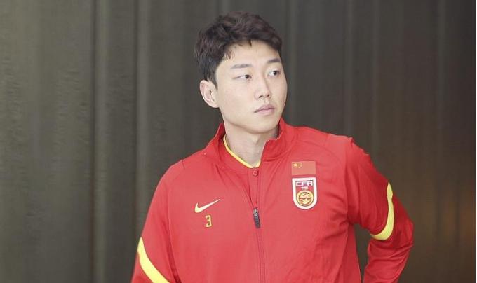 足球博主怒斥国足,请求足球国家队解散