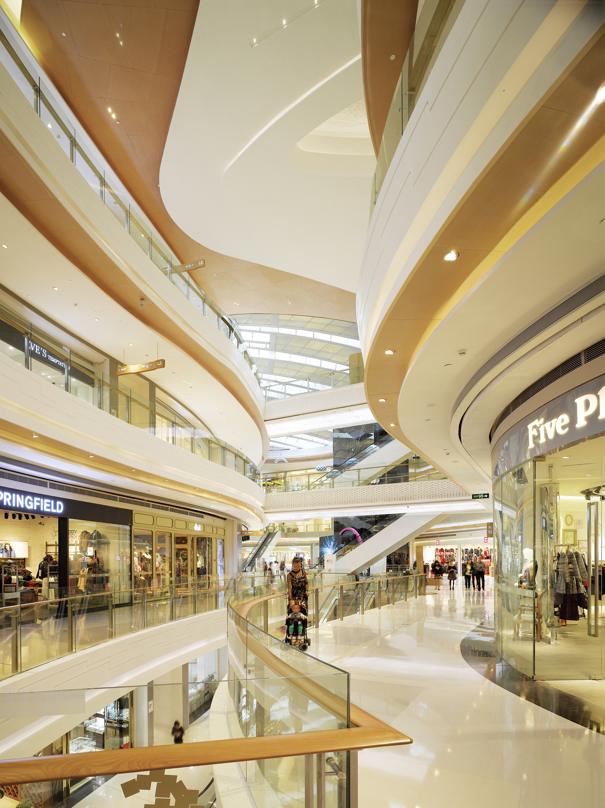 龙华九方购物中心地铁,龙华九方城购物中心