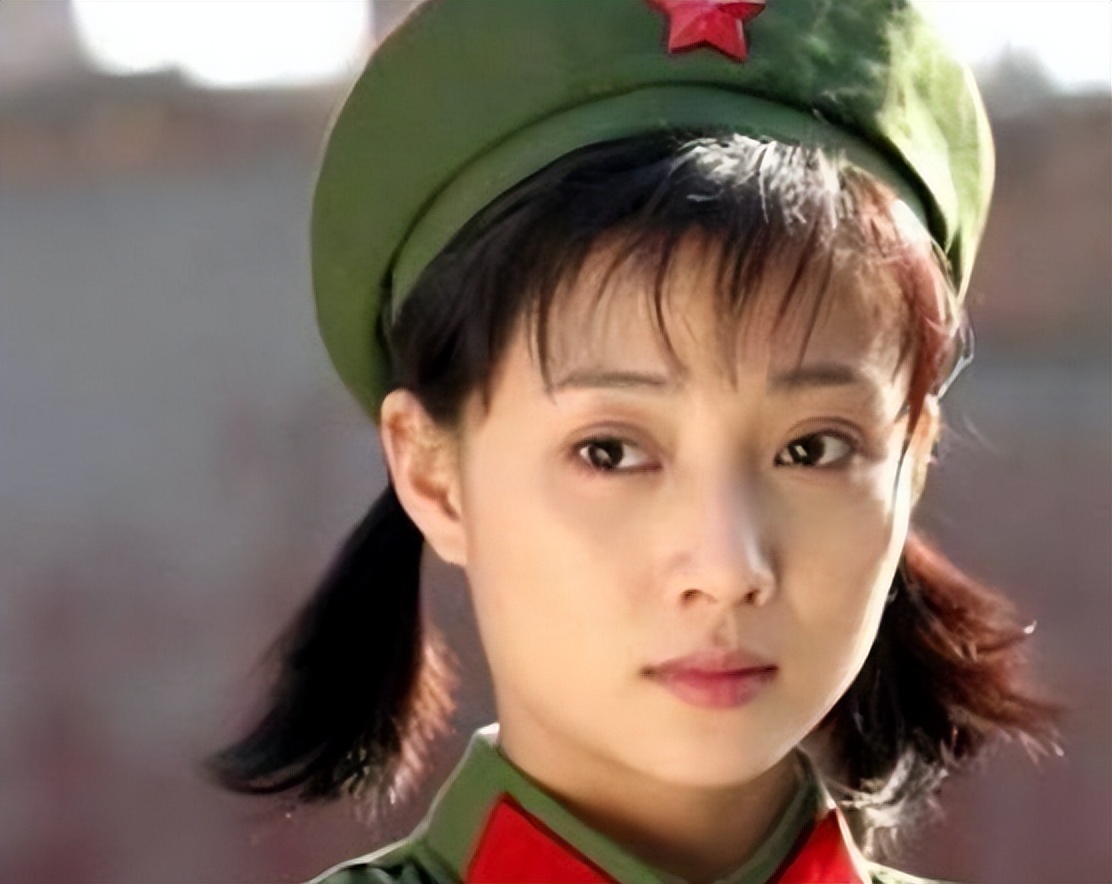 殷桃年轻时颜值巅峰,殷桃回眸一笑百媚生