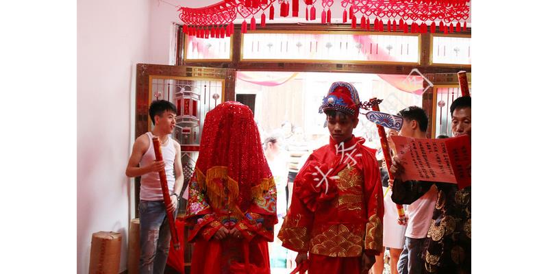 分家时大伯把烂滩地全给我爸,如今这里建高速,大伯肠子都悔青了