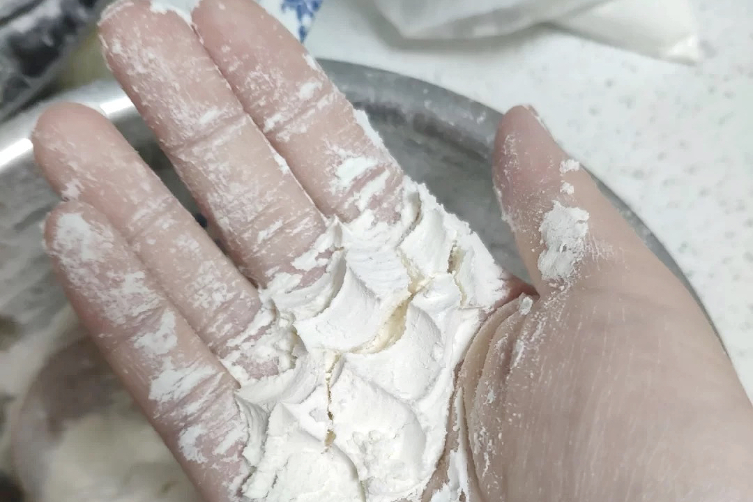 买面粉怎么区分高筋中筋低筋,超市买的面粉是高筋还是低筋