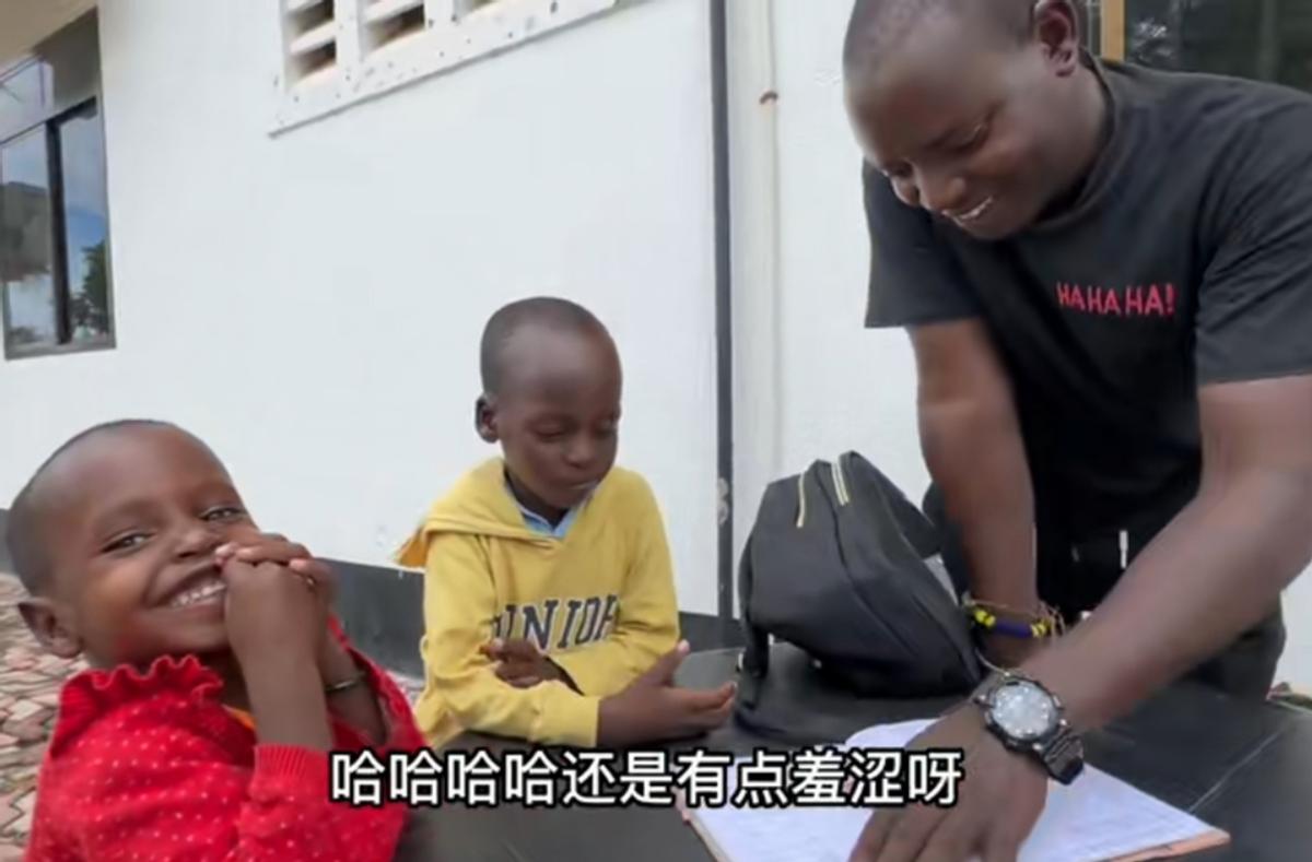 非常有良心的非洲保镖替老板省钱