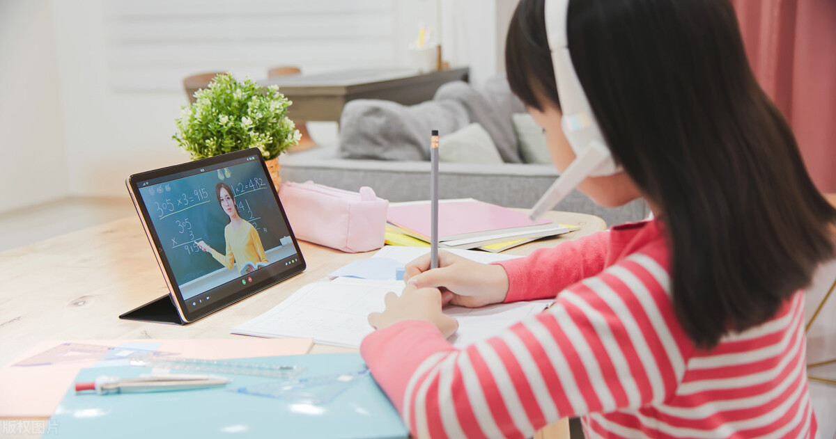 女孩子文科就业前景好的十大专业,文科女生大专前景最好的十大专业