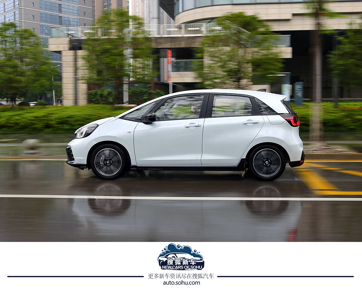 燃油车小车车,高性能燃油车的倔强试驾体验