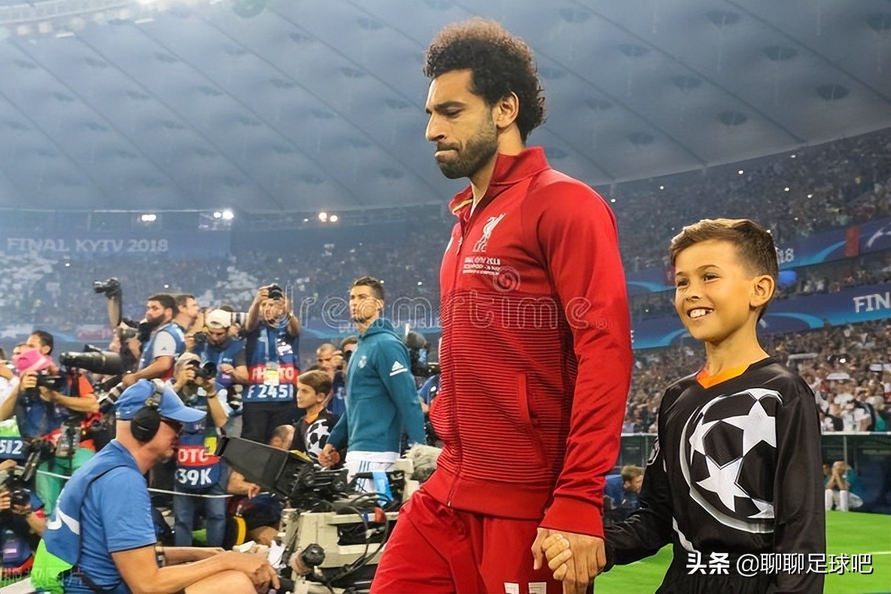 巴萨用两大条件吸引哈兰德,巴萨举步维艰目标对准哈兰德