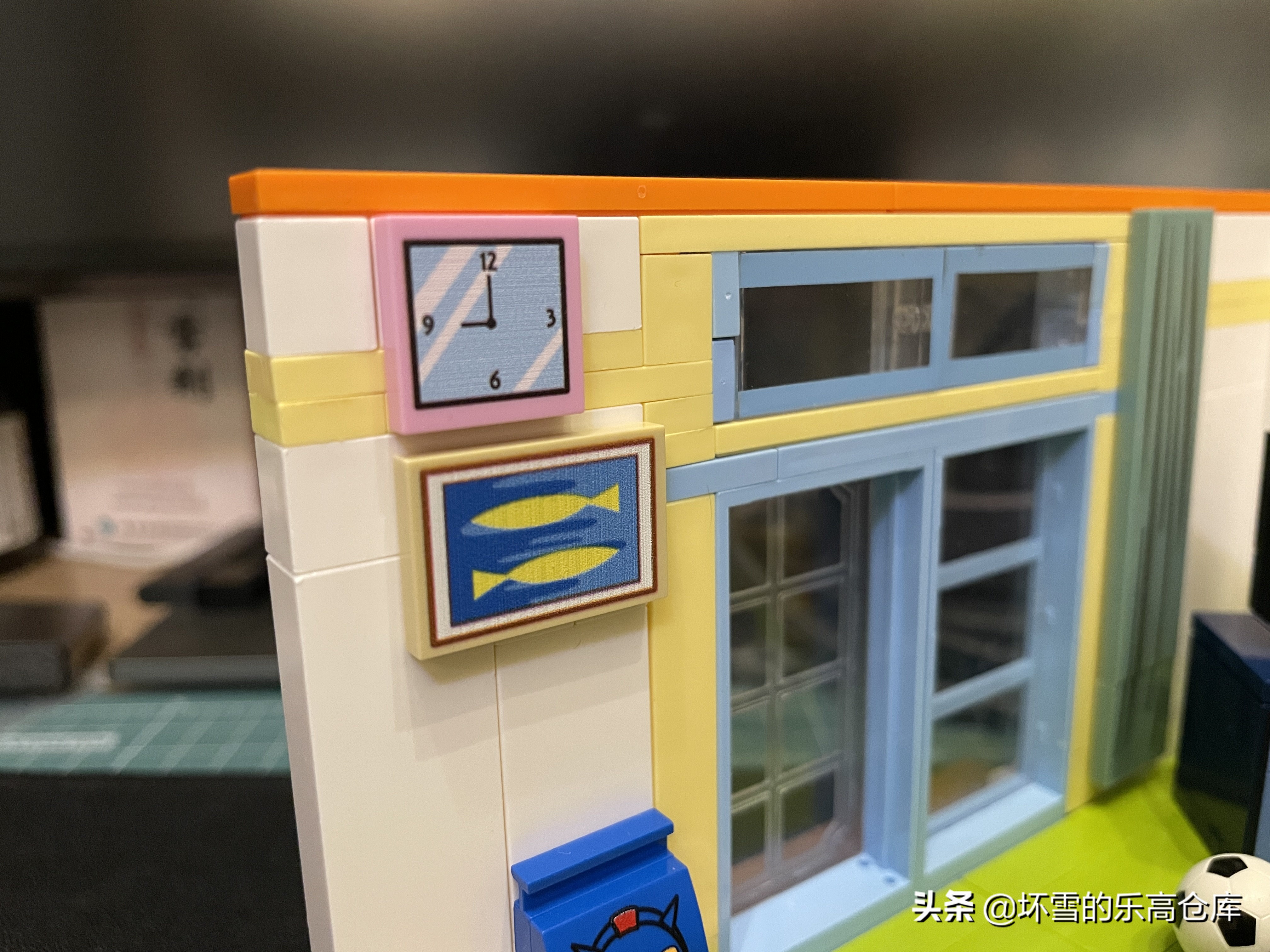 小新来妮妮家看动感超人,小新玩动感超人游戏