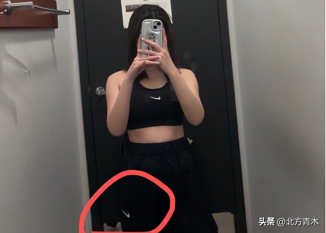 在nike试衣间被偷拍,女子在商场试衣间被偷拍