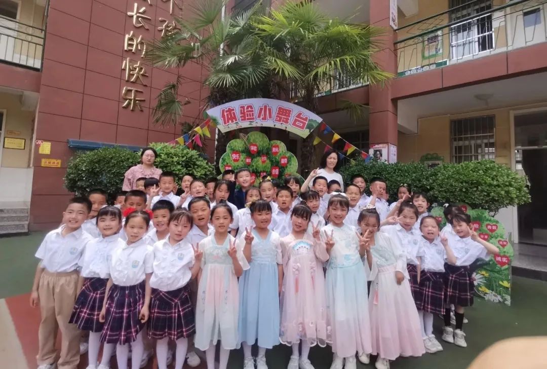 舞出勇气跳出自信——临渭区胜利小学开展“体验小舞台”梦想秀活动