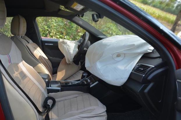 侧方位碰撞主副驾驶安全气囊,副驾驶安全气囊会被撞吗