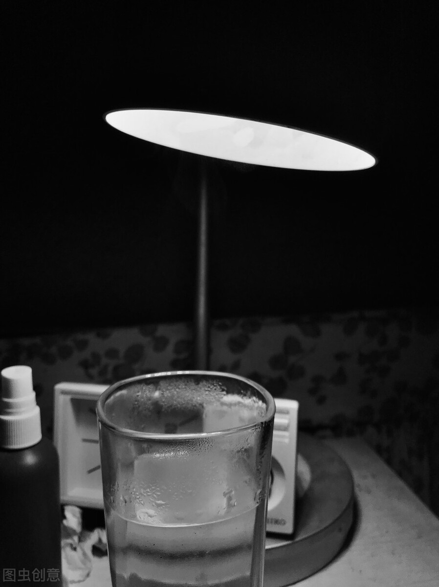 静夜思古诗诗意是什么,静夜思古诗诗意及注释