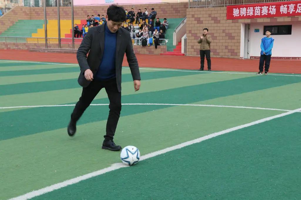 龙泉中心小学足球比赛,龙泉小学校长杯足球比赛