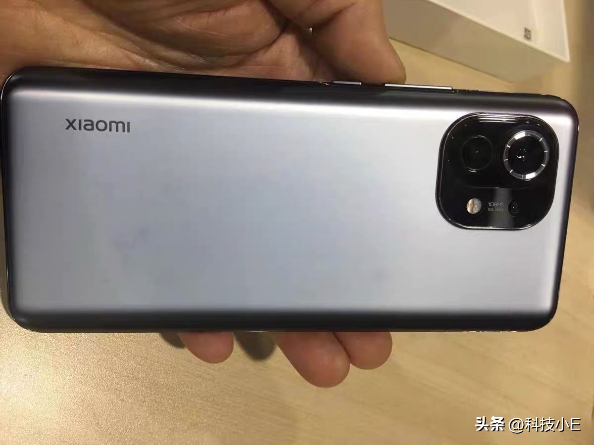 小米首款全面屏大幅降价,小米旗舰新机直降1300元