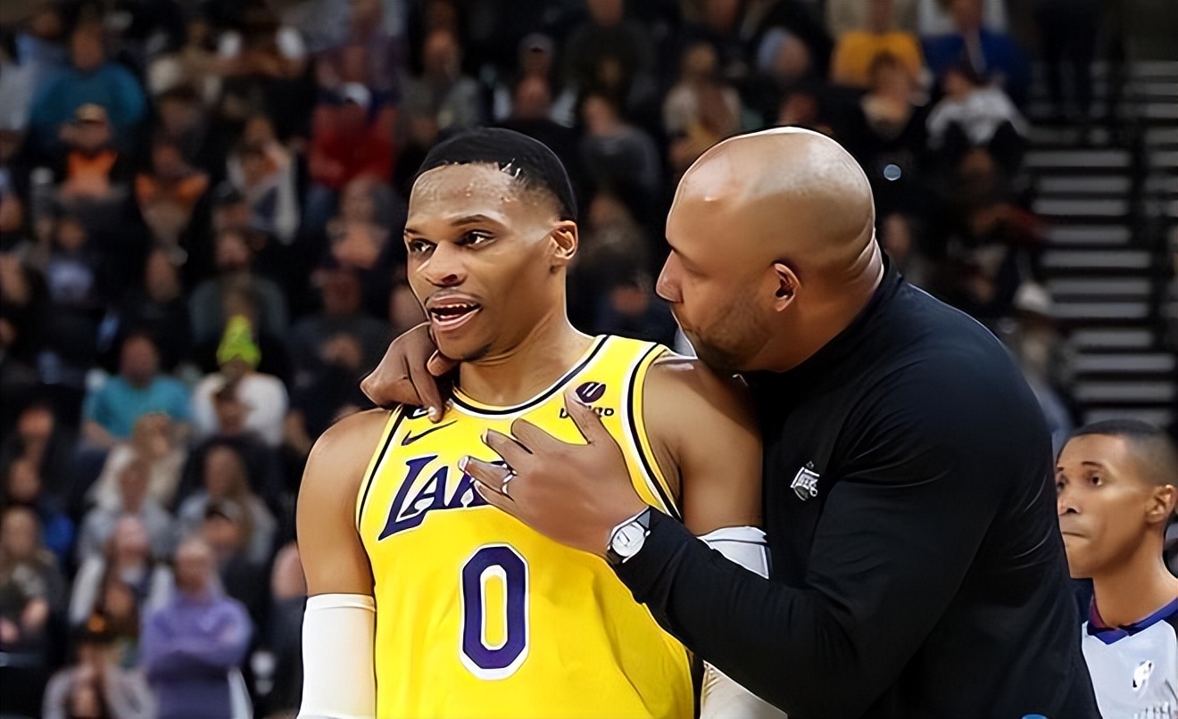 詹姆斯“走光图”爆红，威少给清洁工1万小费，蔡崇信安慰丁威迪