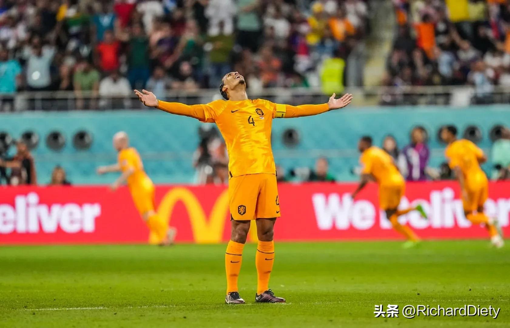 范加尔荷兰2:0挪威晋级世界杯,荷兰队范加尔新战术