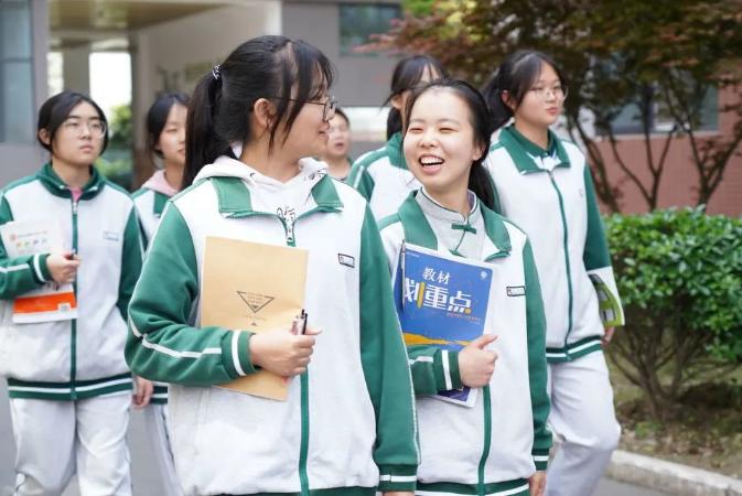 以一日之力，应朝阳之功——记乐山东辰高中部的一天