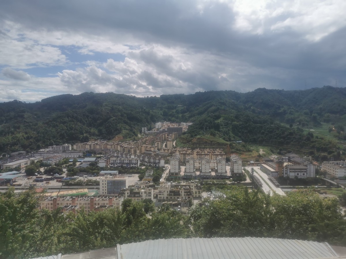 西双版纳翡翠比大理便宜吗,西双版纳被称为绿宝石