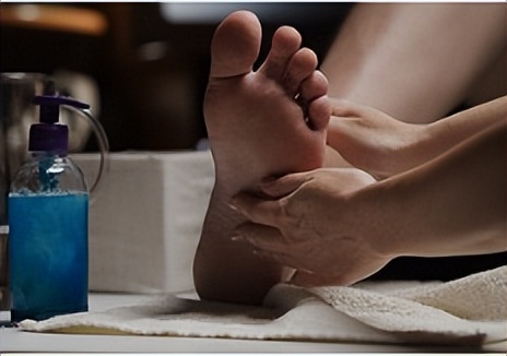 75岁男子足浴店按摩时身亡这里面可能隐藏着你不知道的医学知识医生：这些人不建议做足浴