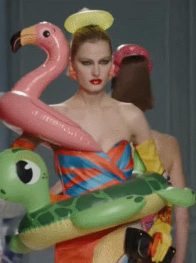 巴黎时装周男模体态,巴黎时装周2019泳装秀