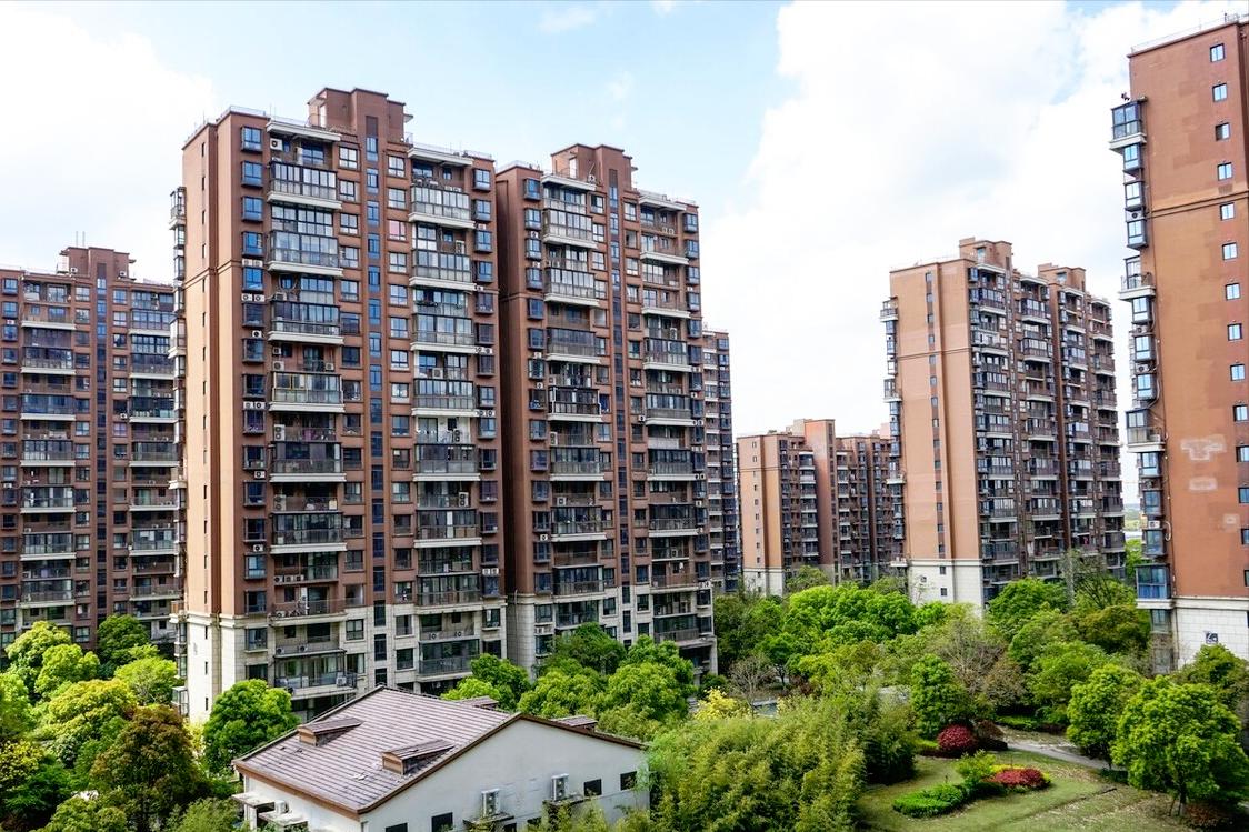 两梯两户和一梯一户哪个住着舒服,住过楼房人的感受