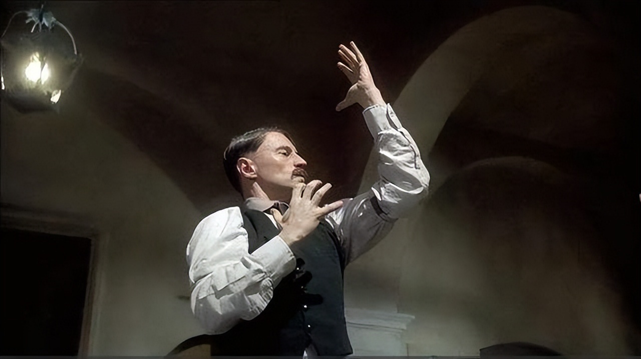 封禁70年，希特勒的《我的奋斗》是本什么样的书？