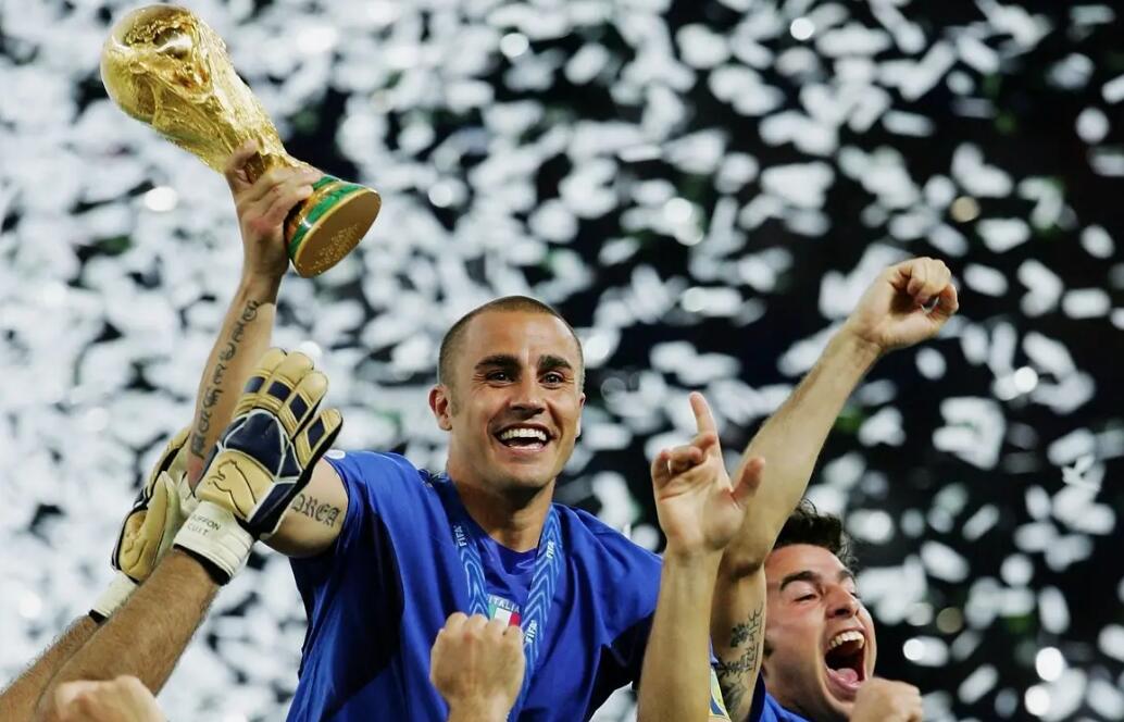 意大利足坛历史十大巨星,02年托蒂表现如何