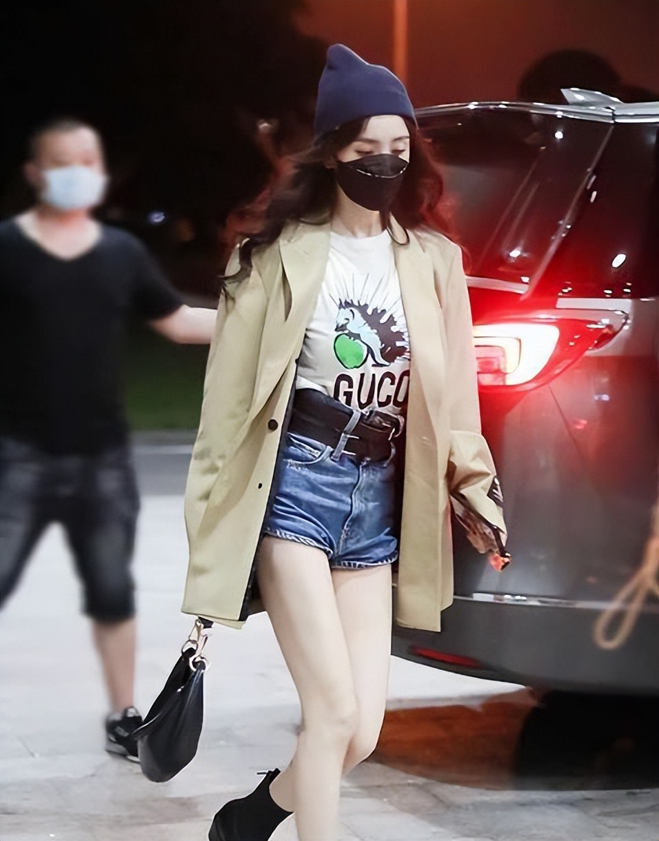 超短浅色牛仔衣怎么搭配,超短牛仔搭配