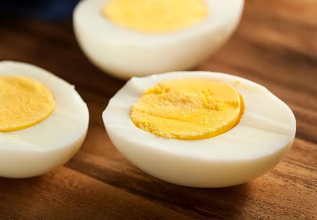 鸡蛋黄最多可以吃几个,鸡蛋黄每天最多能吃几个