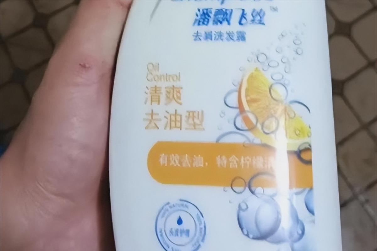 潘飘飞丝洗发水原视频,女子网购潘飘飞丝洗发水原视频