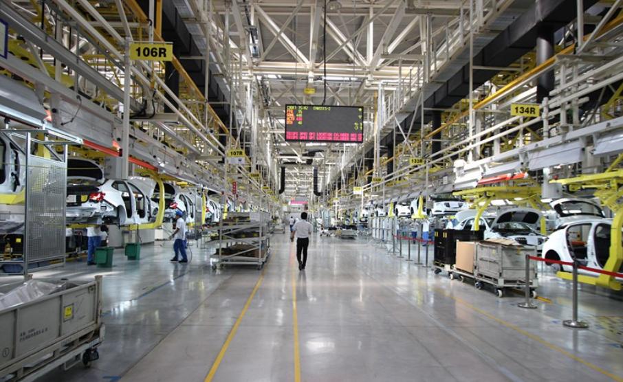 一年巨亏82亿，普通工人拿1700元底薪，董事长年薪12亿？