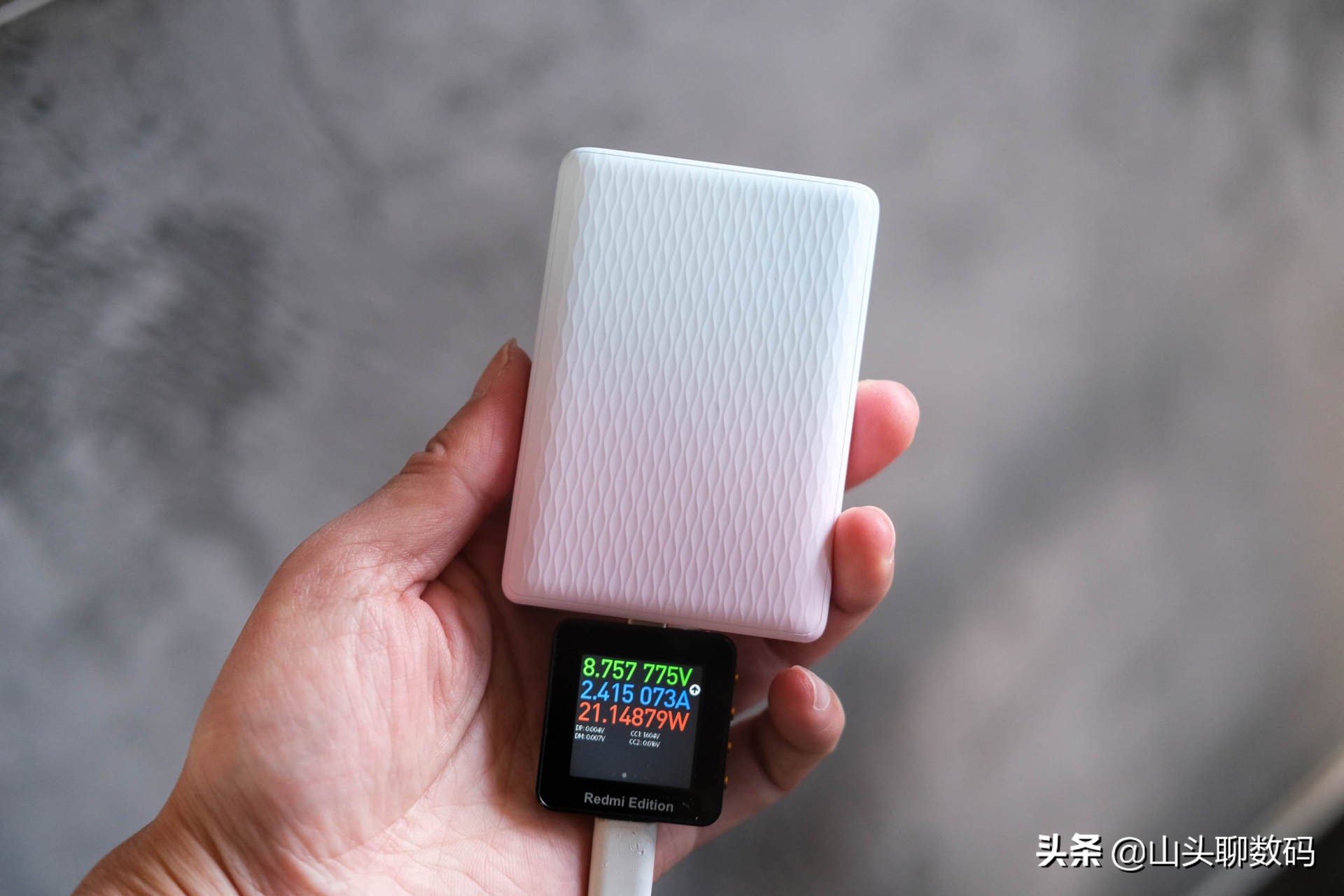 zmi自带线充电宝测评,zm快充移动电源