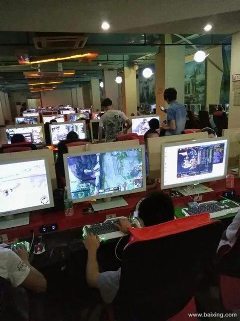 一年关万家，是谁杀死了网吧？