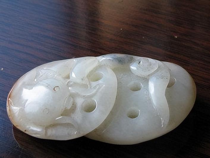 和田白玉泛黄还是泛青好,佩戴和田白玉对身体有什么好处