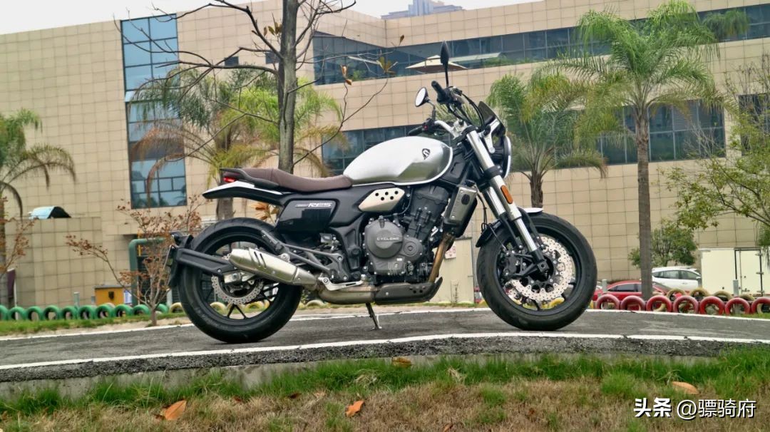 赛科龙re560对比凯越500f,赛科龙re560和525ac哪个好