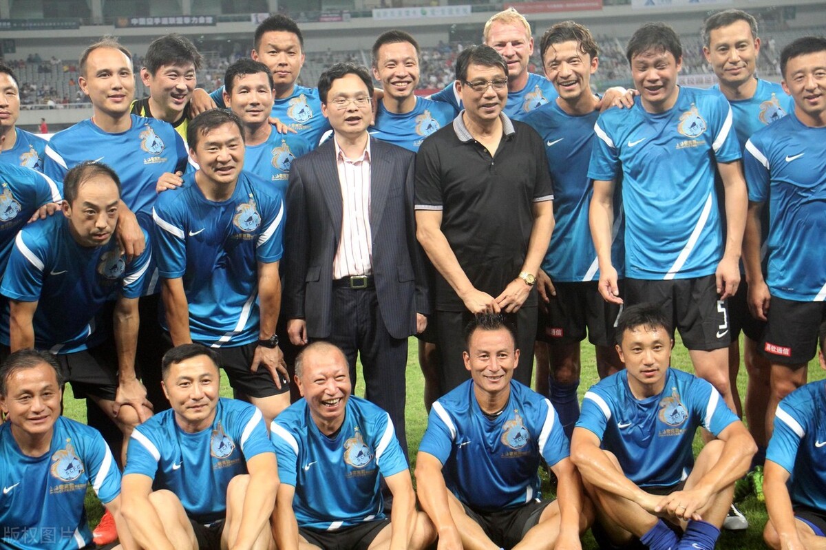 流浪足球重启，30年职业联赛再次起步，从壮志凌云到翘首企足！