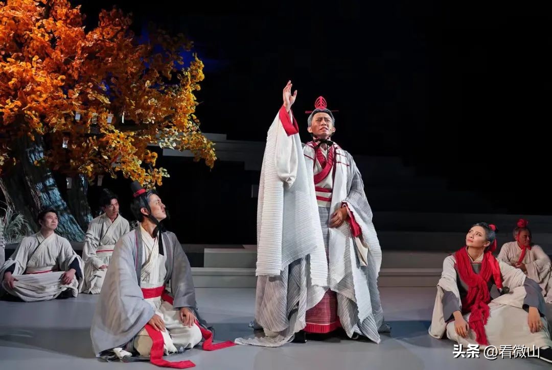 邀请剧目|《孔丘-当我们在谈论孔夫子的时候，我们在谈些什么？》#青年导演创作扶持计划##拉着拉杆箱来看戏#