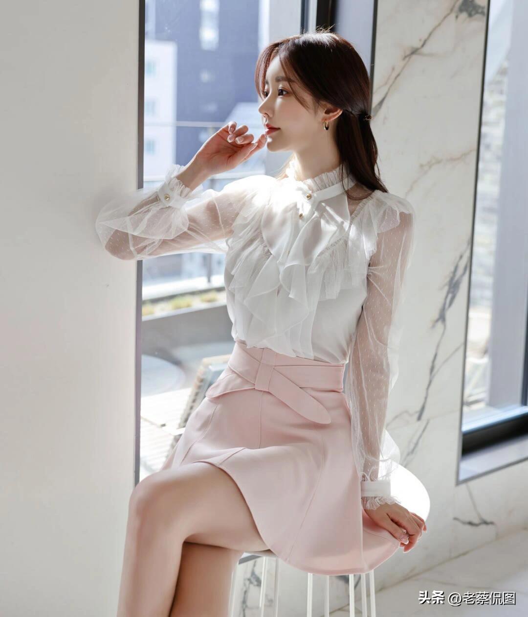 湖水的宁静写一段话100字左右,湖水的宁静和秋天的宁静写一段话