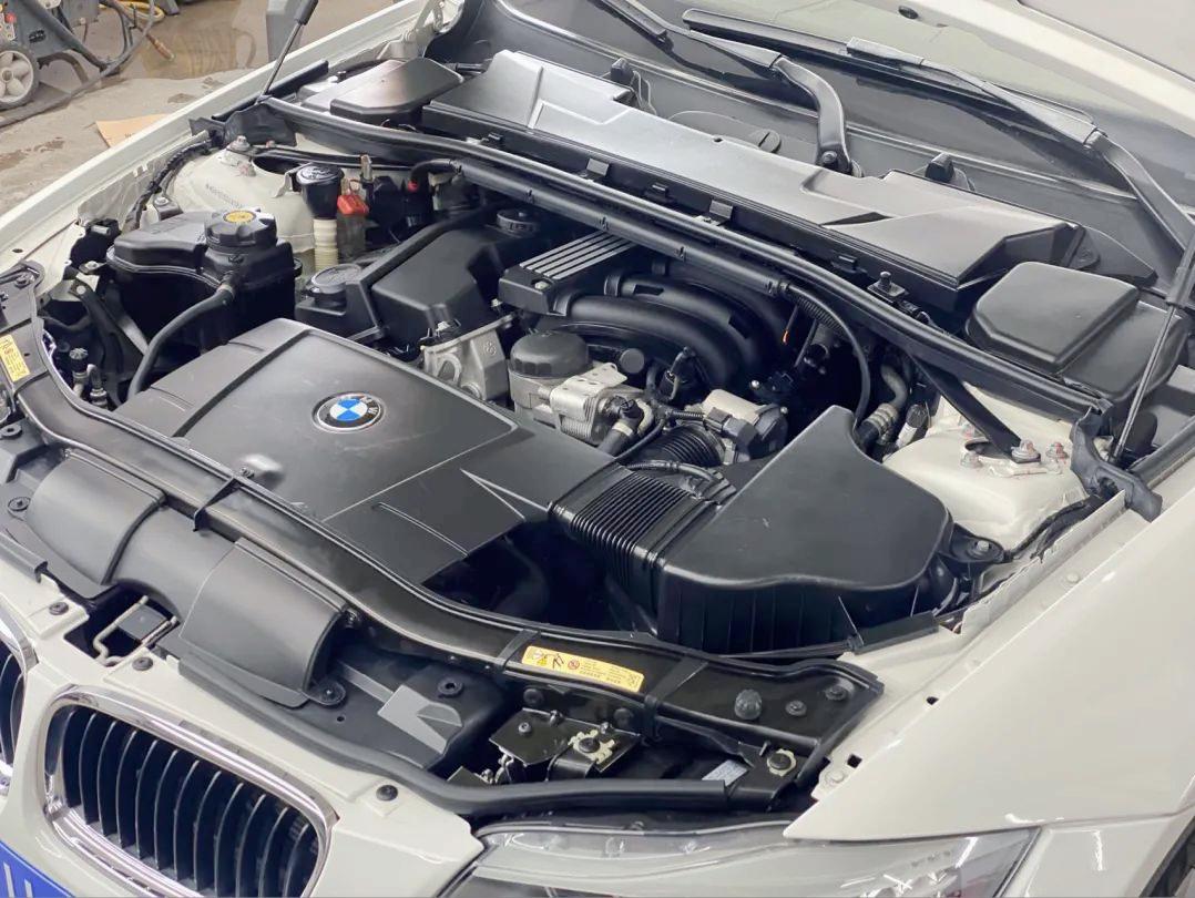 破烂不堪的废旧车变成新车的视频,宝马e90325i