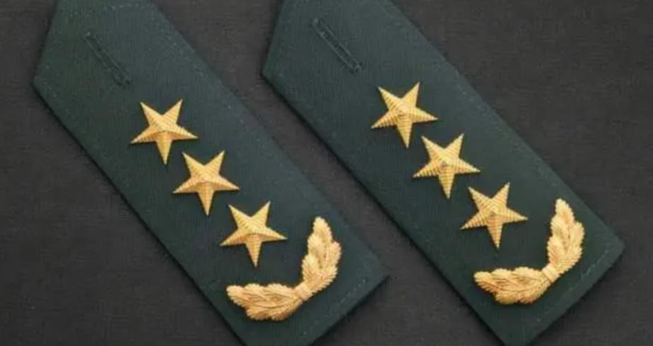 部队军官最新军衔对应时限,现在部队上的军衔是怎样区分的