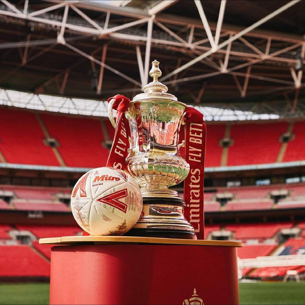 曼城首夺欧冠冠军成就三冠王,曼城夺冠梦三