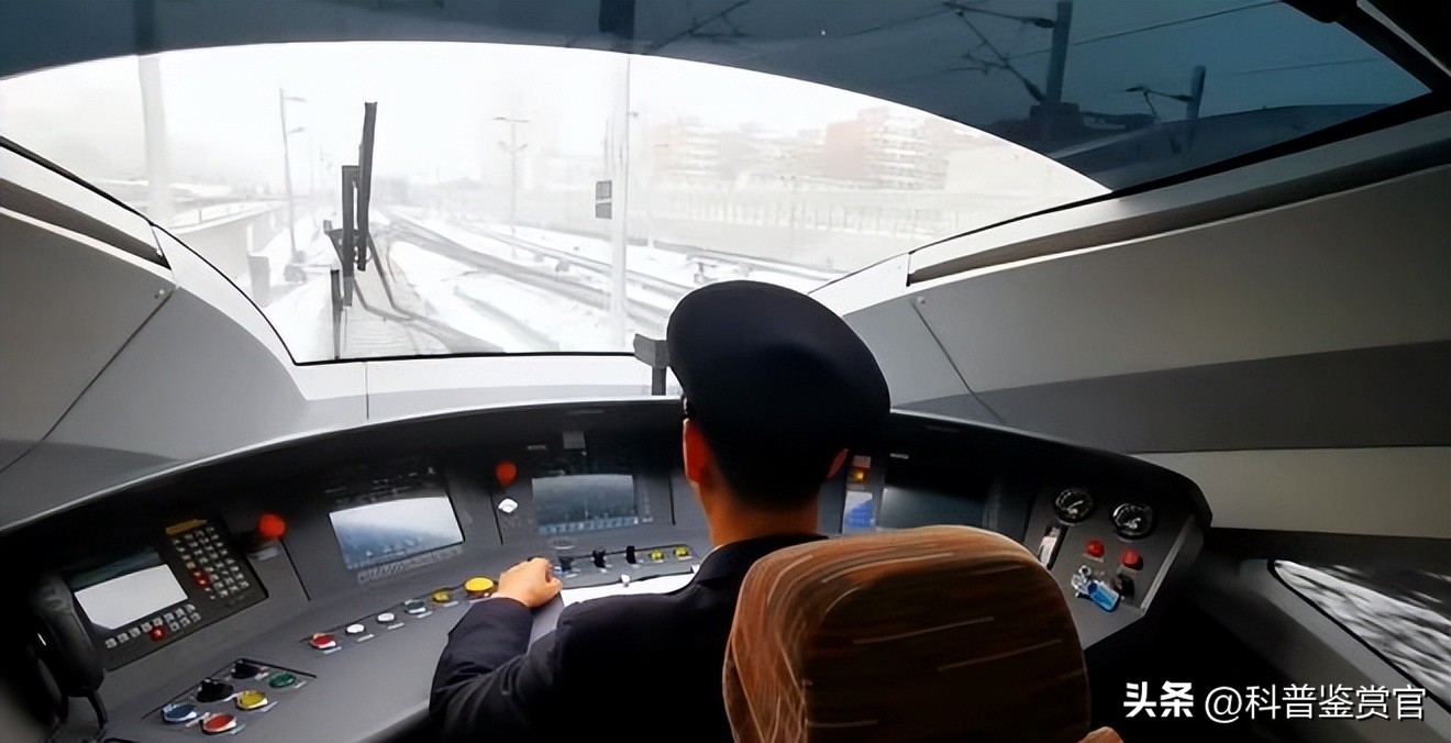 高铁速度那么快,万一遇到紧急情况怎么刹车?高铁追尾有多恐怖?