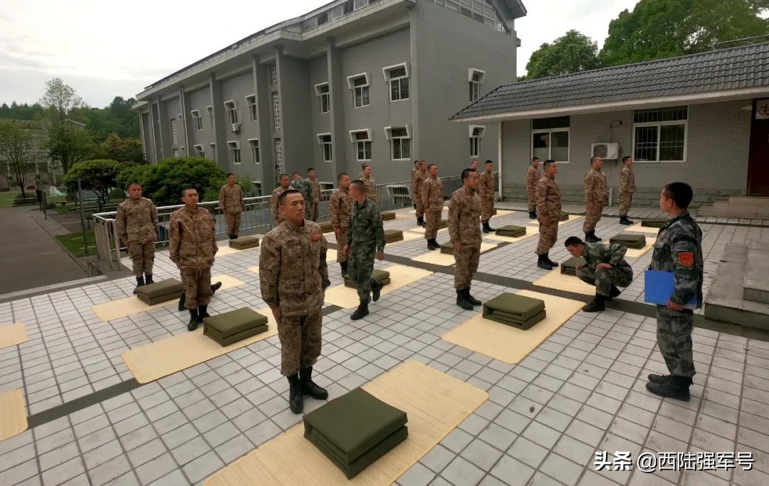 新兵如何熨军用被子,新兵豆腐块被子教程