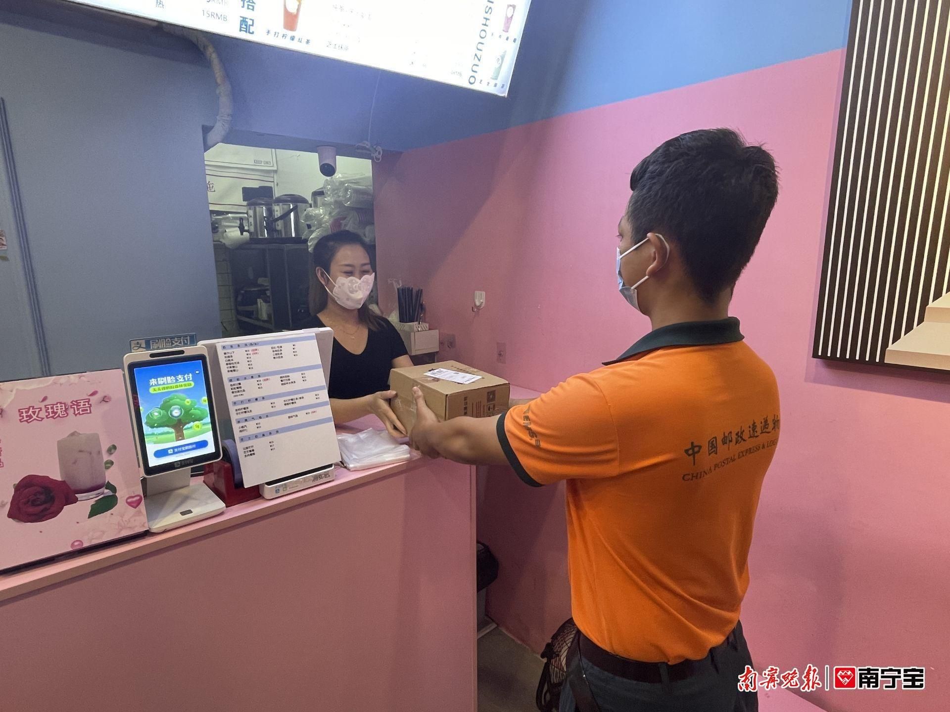 广西“双11”首单邮政快递仅用8分钟送达