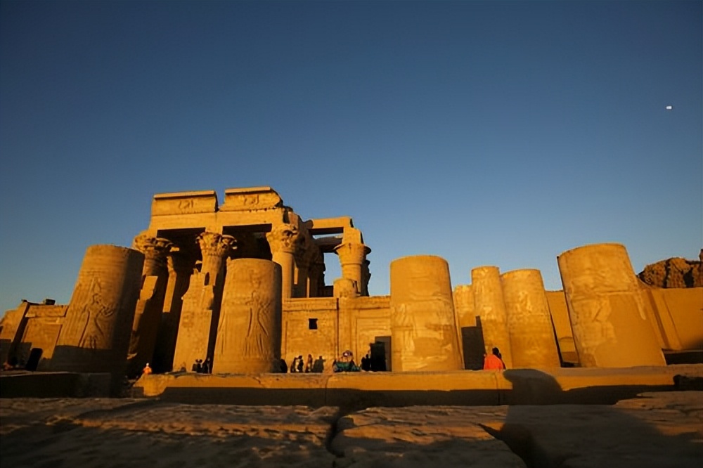 古埃及的历史大概经历了三个时期,古埃及的兴衰历程简介