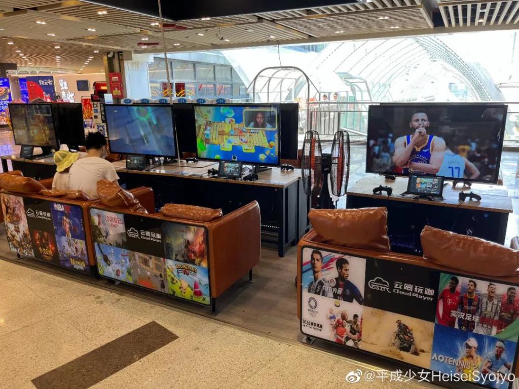 我在没有店员的共享主机店待了一天