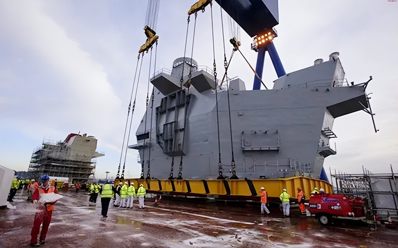 中国第2艘055万吨大驱已下水,003航母055大驱战力评价最新消息