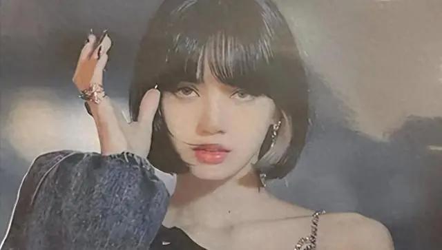 Lisa操作再引热议！晒大尺度照片、妆容变回泰妹，粉丝心疼其